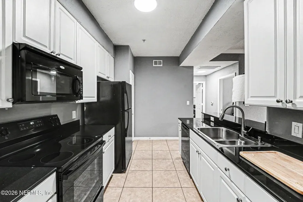 8539 Gate Parkway W Jacksonville FL 32216