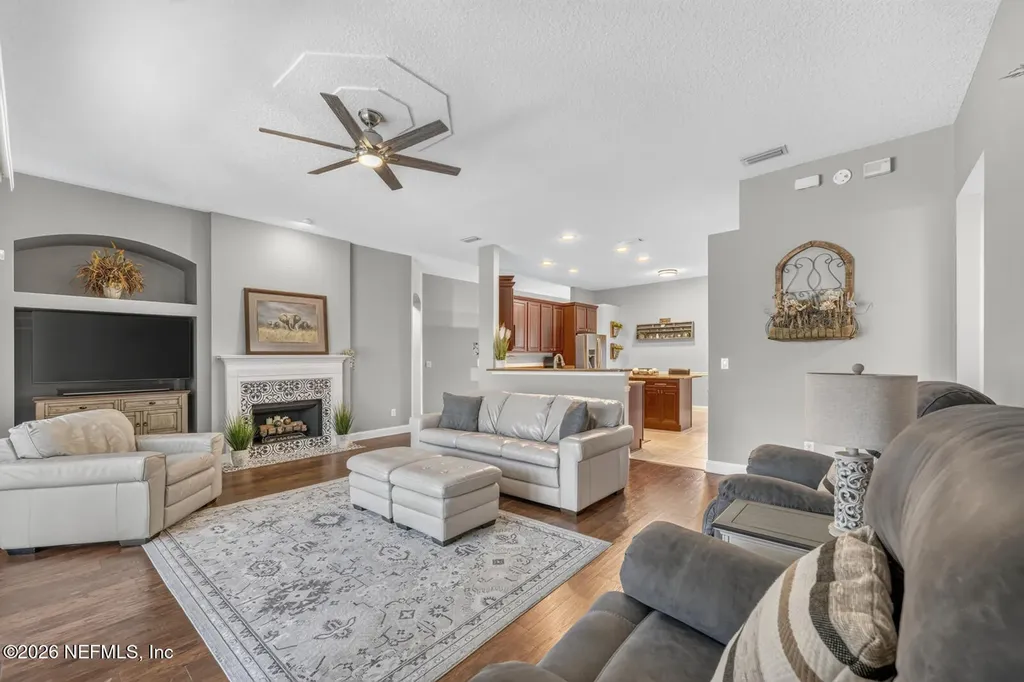 676 Martin Lakes Drive E Jacksonville FL 32220