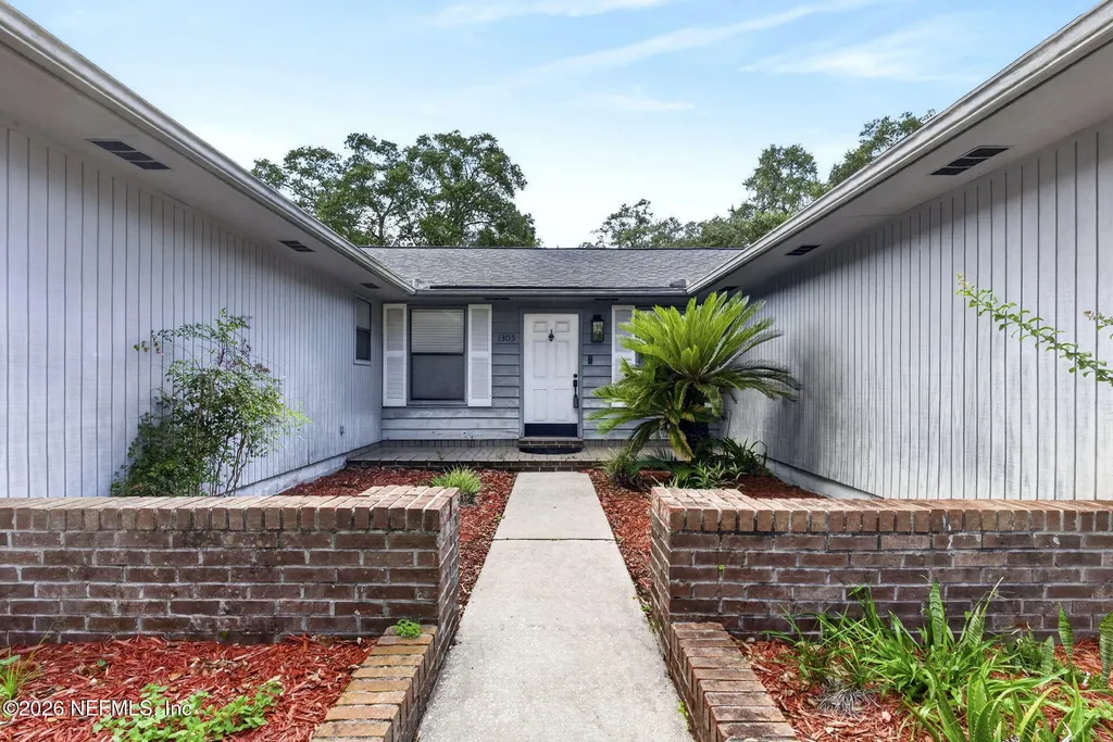 1305 Lake Asbury Drive Green Cove Springs FL 32043