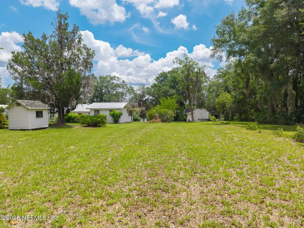214 Mirror Lake Drive Interlachen FL 32148