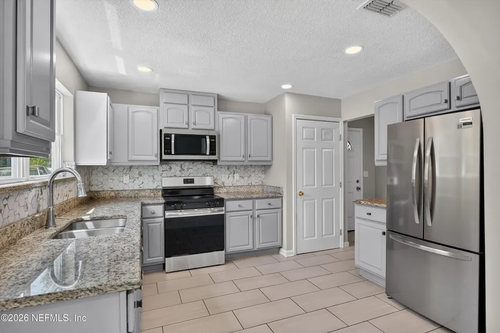 7015 Miss Muffet Lane N Jacksonville FL 32210