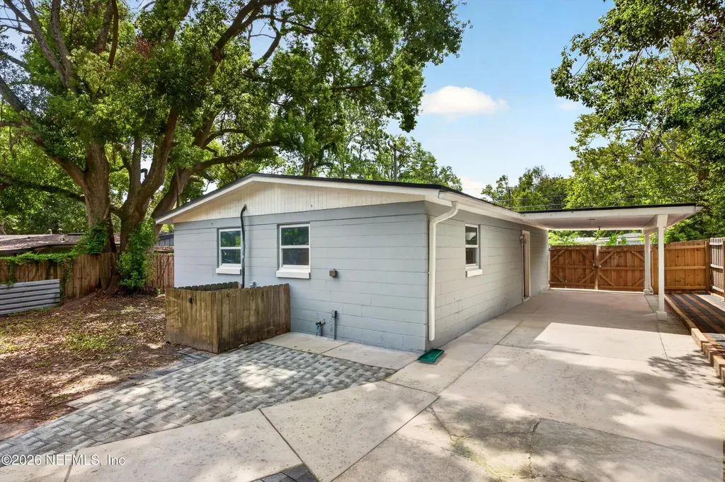 7015 Miss Muffet Lane N Jacksonville FL 32210