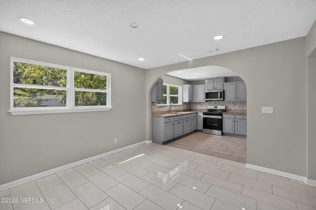 7015 Miss Muffet Lane N Jacksonville FL 32210