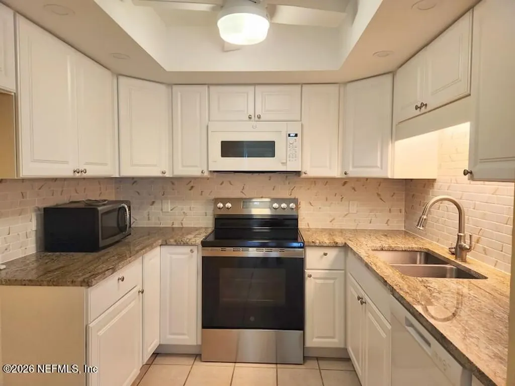 1004 Defender Court W Jacksonville FL 32233