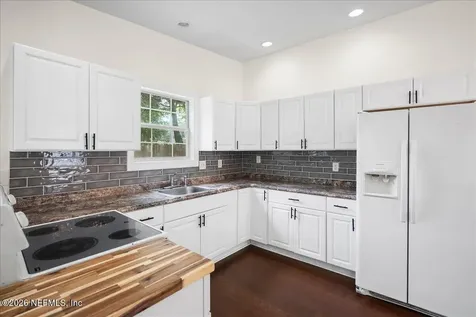 1889 Faye Road Jacksonville FL 32218