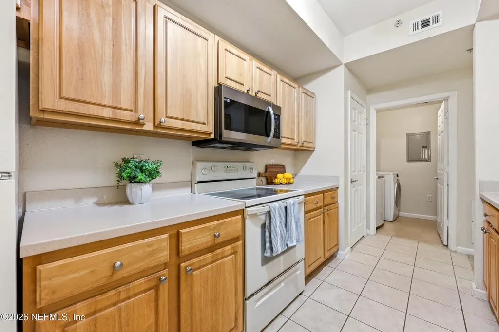 10075 Gate Parkway N Jacksonville FL 32246