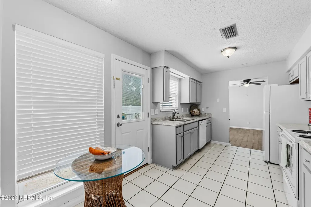 3034 Townsend Boulevard Jacksonville FL 32277