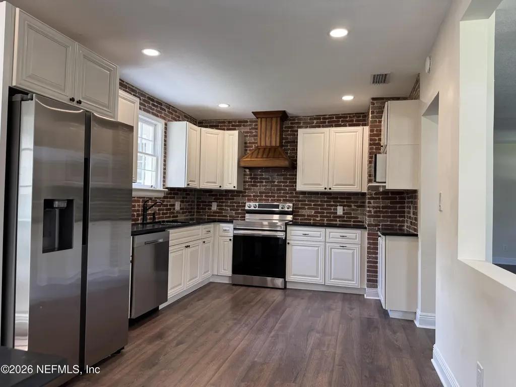 4571 Pinewood Avenue Jacksonville FL 32207
