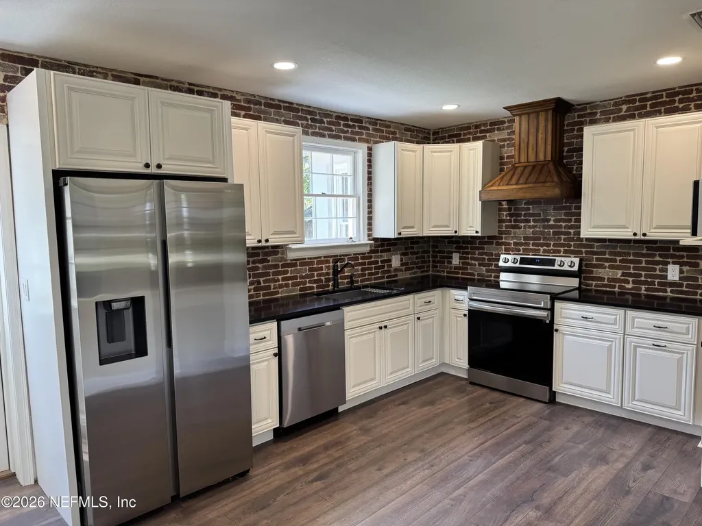 4571 Pinewood Avenue Jacksonville FL 32207