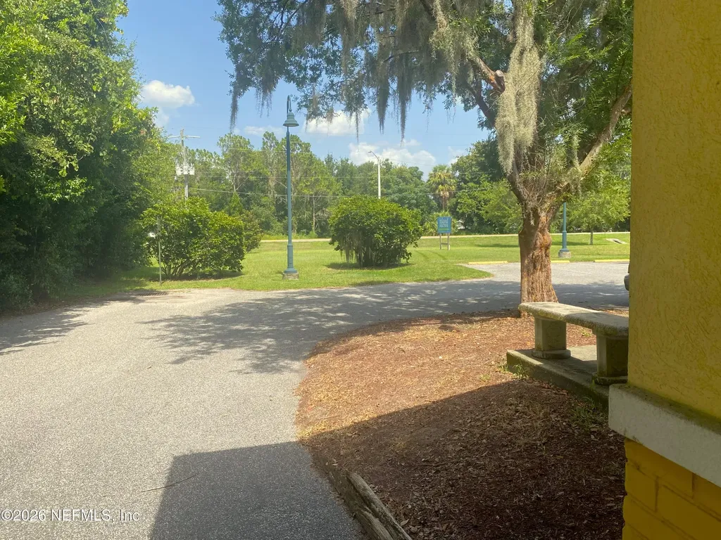 811 N Summit Street Crescent City FL 32112
