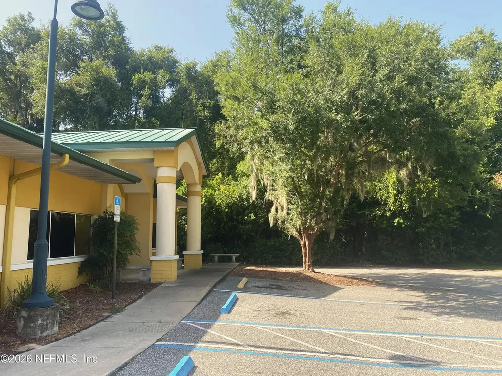 811 N Summit Street Crescent City FL 32112