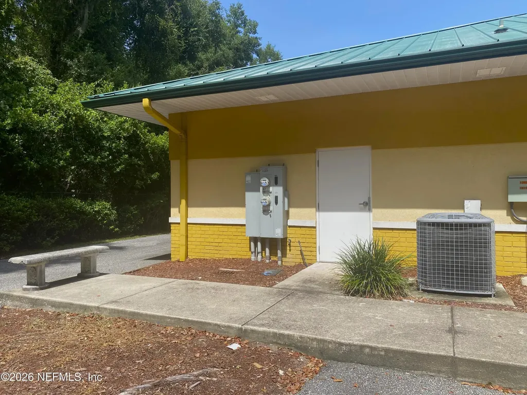 811 N Summit Street Crescent City FL 32112