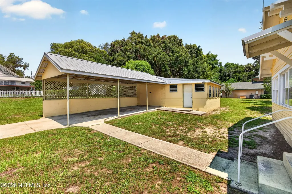 101 N Lake Street Crescent City FL 32112