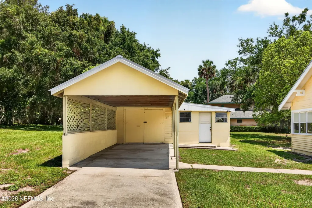 101 N Lake Street Crescent City FL 32112