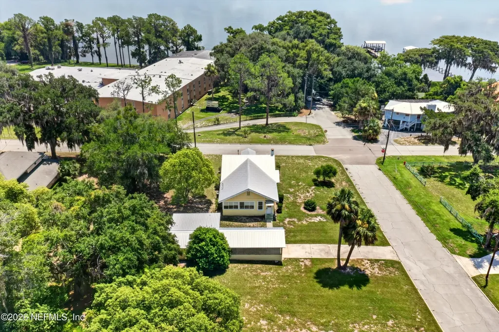 101 N Lake Street Crescent City FL 32112