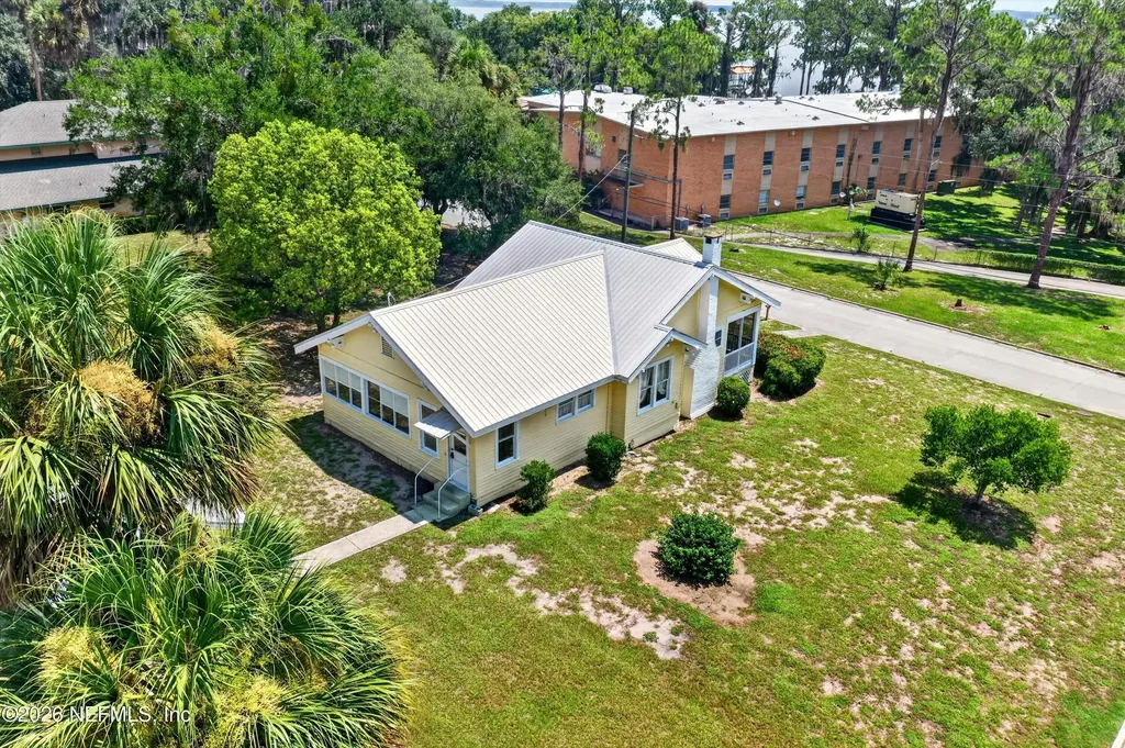 101 N Lake Street Crescent City FL 32112