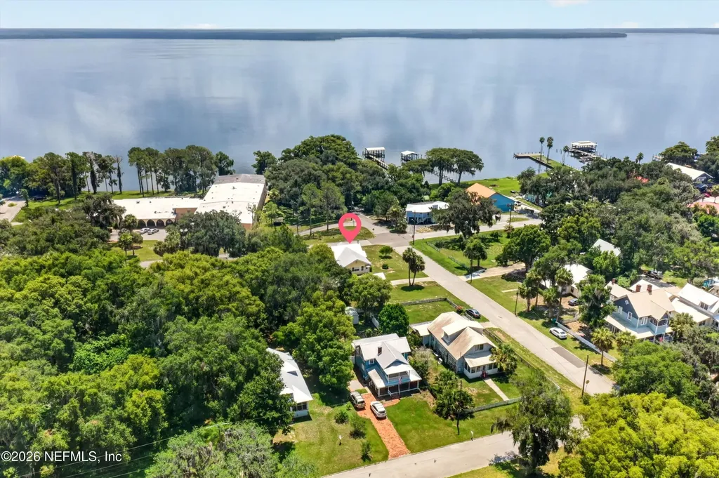101 N Lake Street Crescent City FL 32112