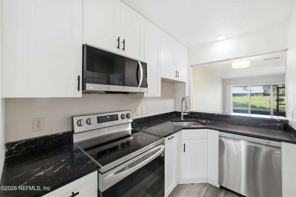 7623 Baymeadows Circle W Jacksonville FL 32256
