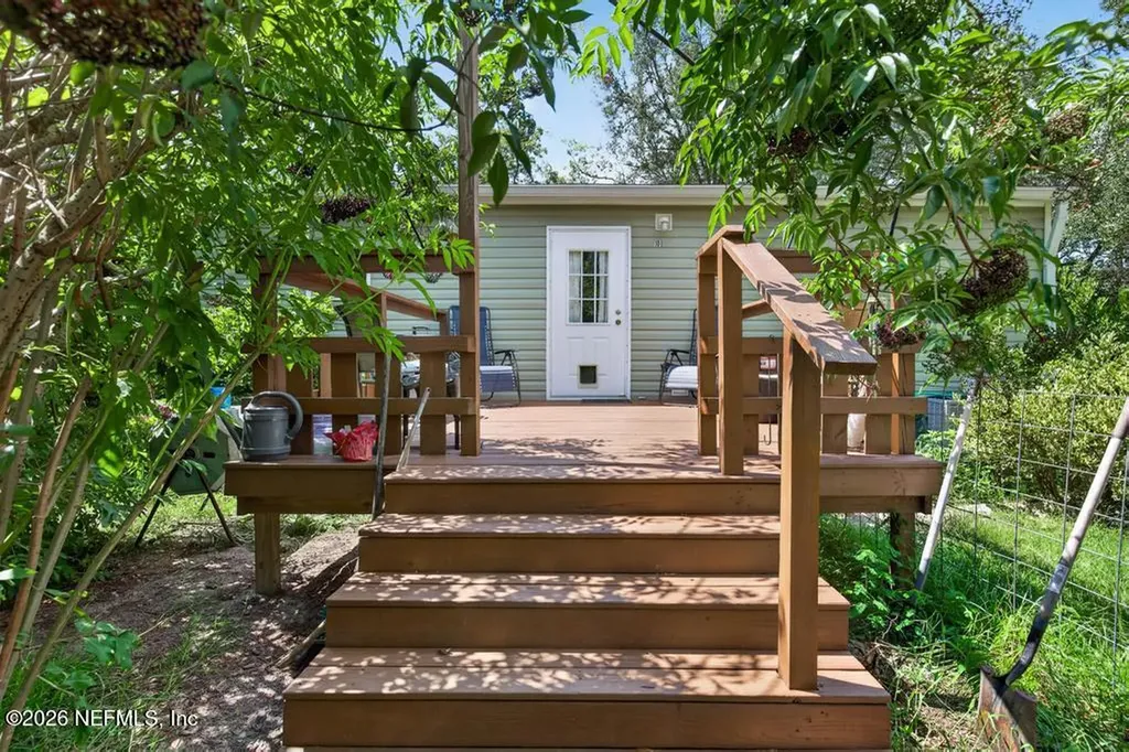 101 Pond Circle Interlachen FL 32148