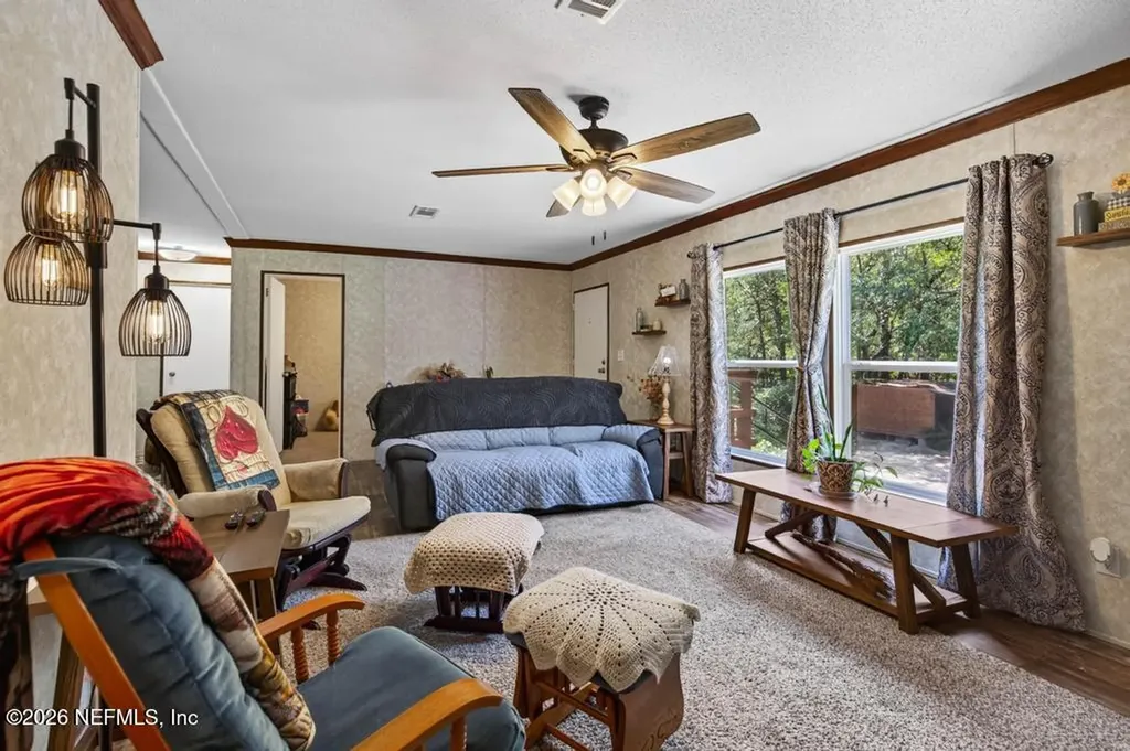 101 Pond Circle Interlachen FL 32148