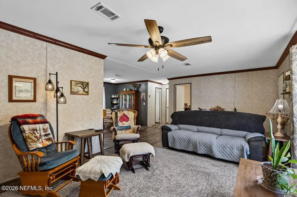 101 Pond Circle Interlachen FL 32148