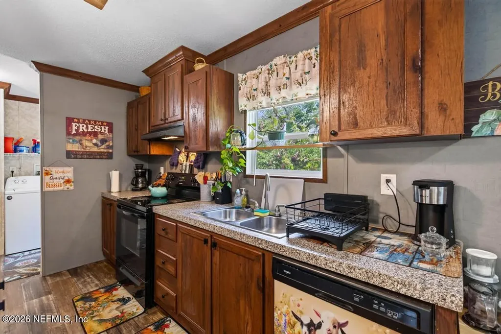 101 Pond Circle Interlachen FL 32148