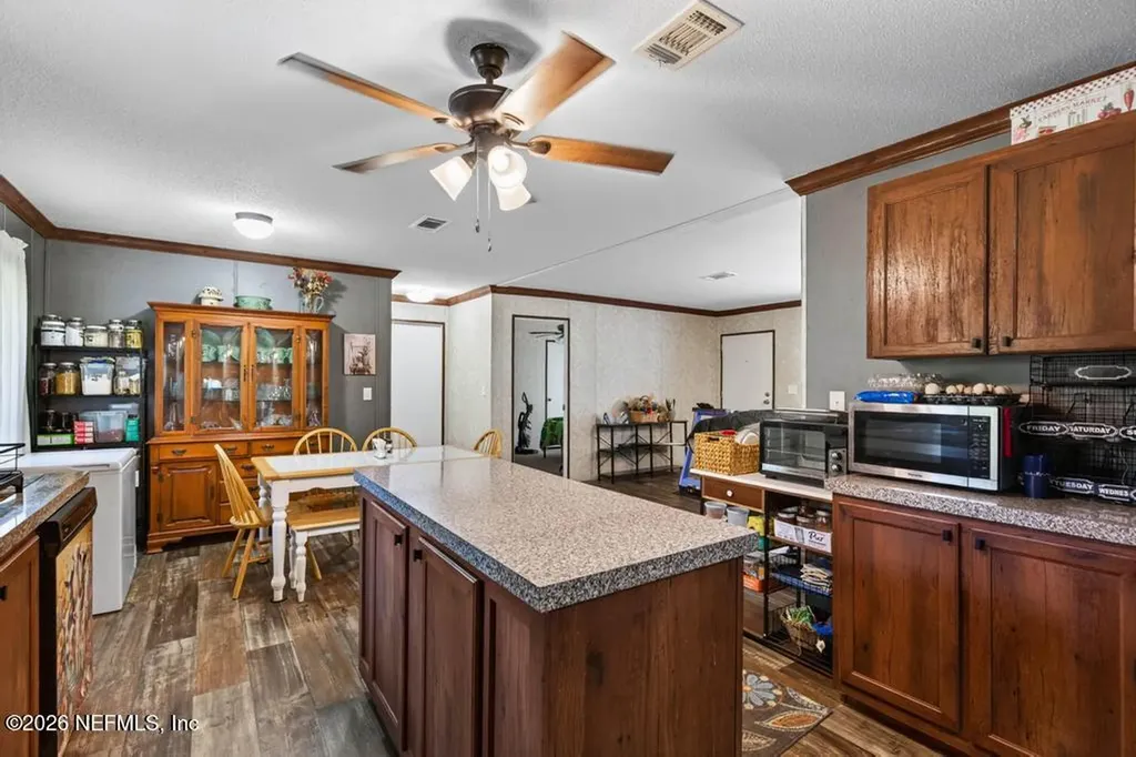 101 Pond Circle Interlachen FL 32148