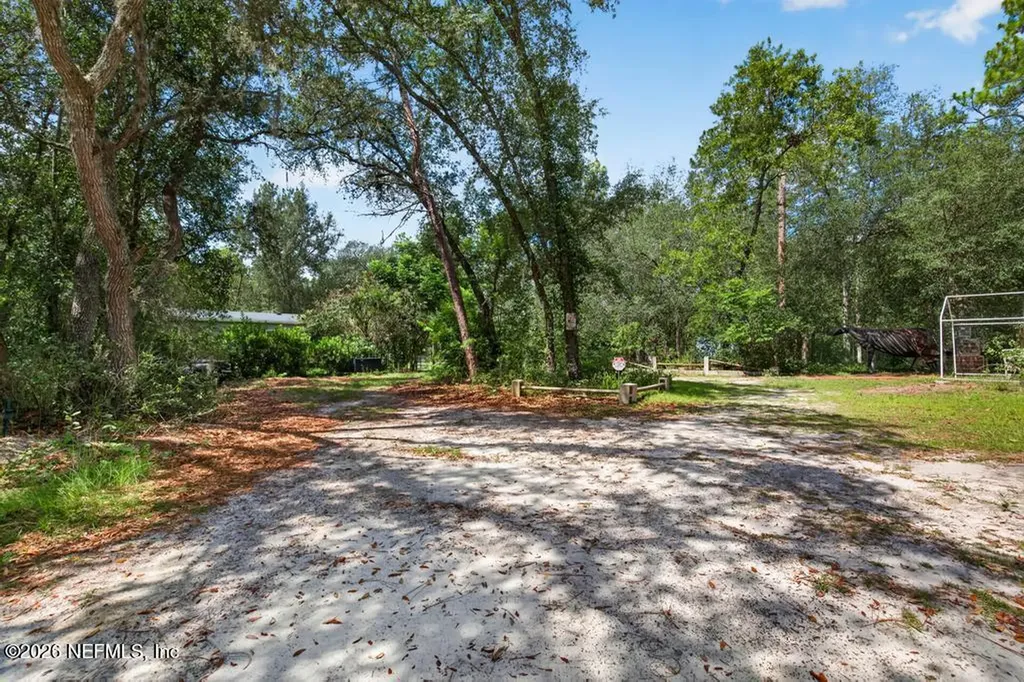 101 Pond Circle Interlachen FL 32148