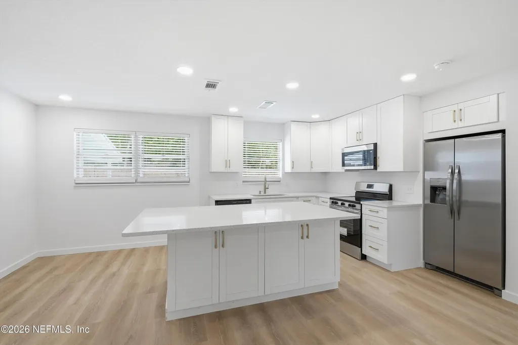 2234 La Valle Drive Jacksonville FL 32210