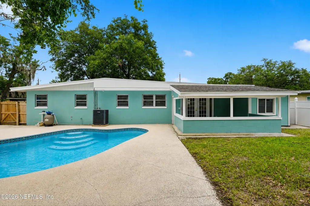 2234 La Valle Drive Jacksonville FL 32210