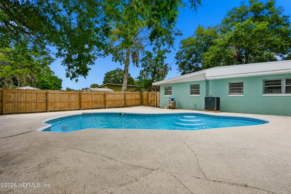 2234 La Valle Drive Jacksonville FL 32210