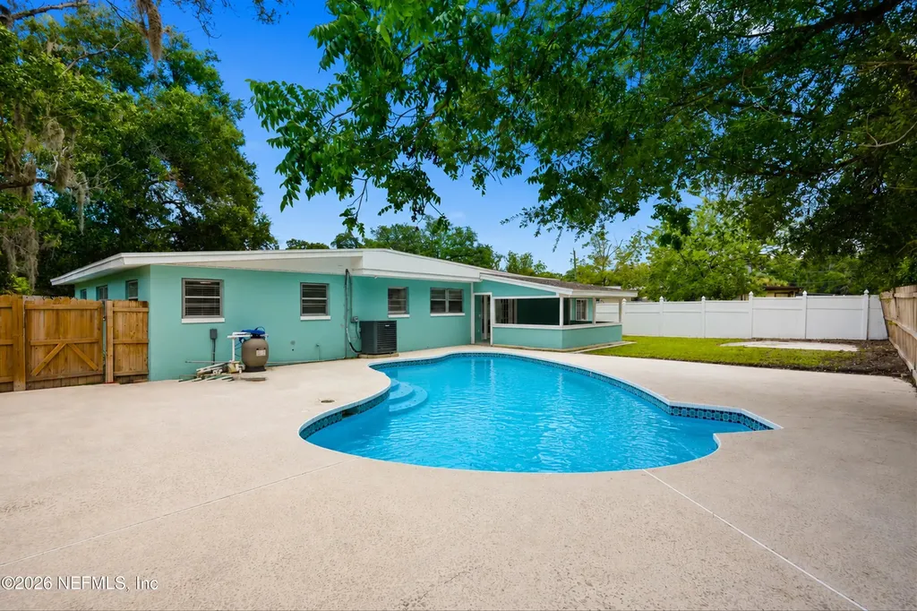 2234 La Valle Drive Jacksonville FL 32210