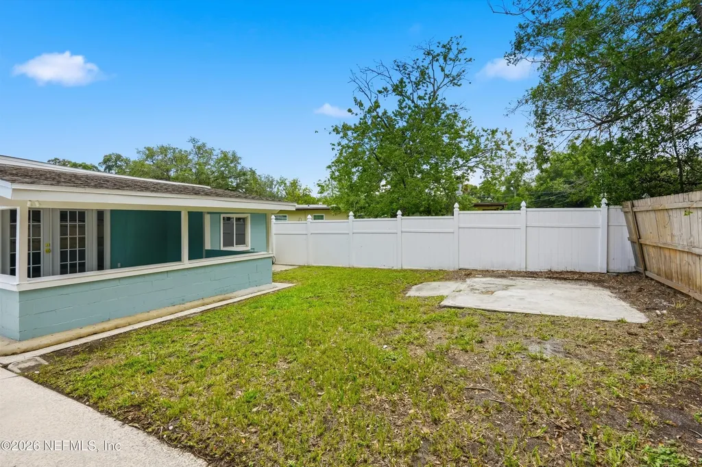 2234 La Valle Drive Jacksonville FL 32210