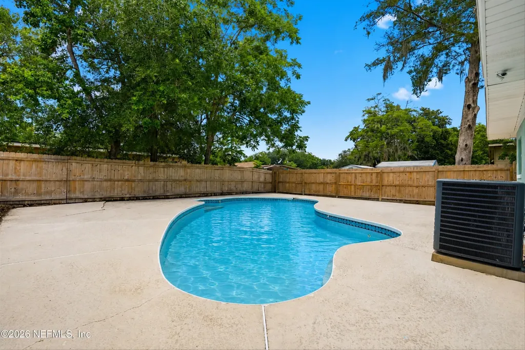 2234 La Valle Drive Jacksonville FL 32210