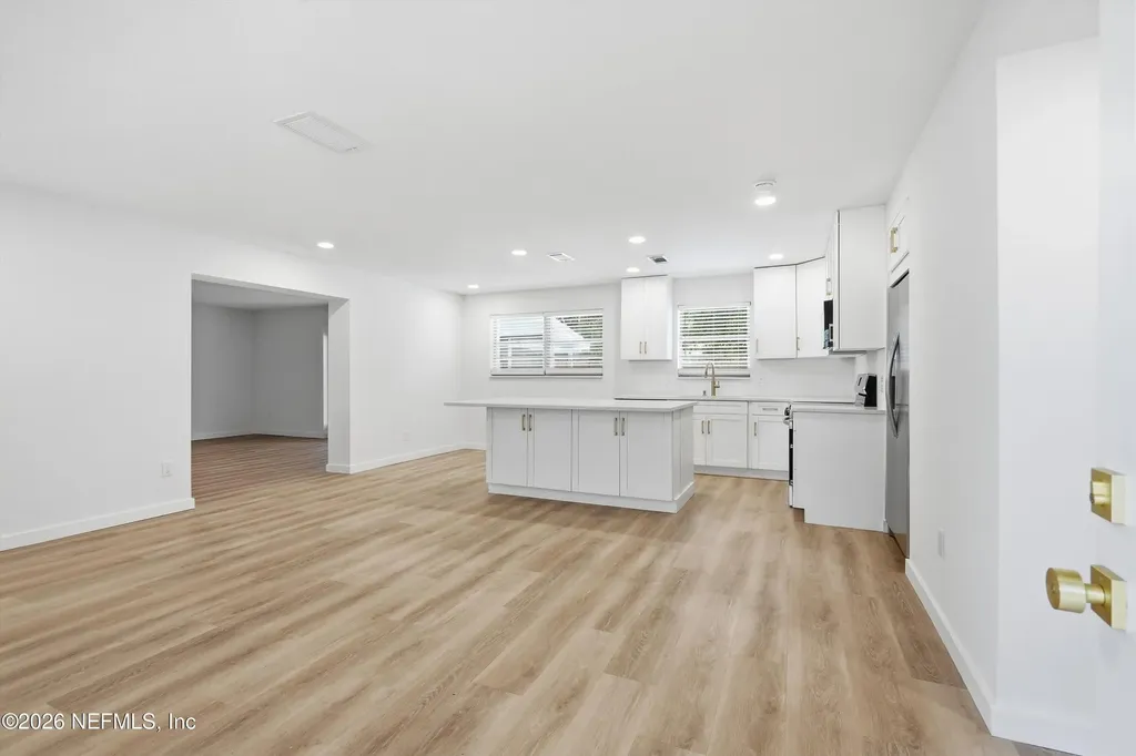 2234 La Valle Drive Jacksonville FL 32210