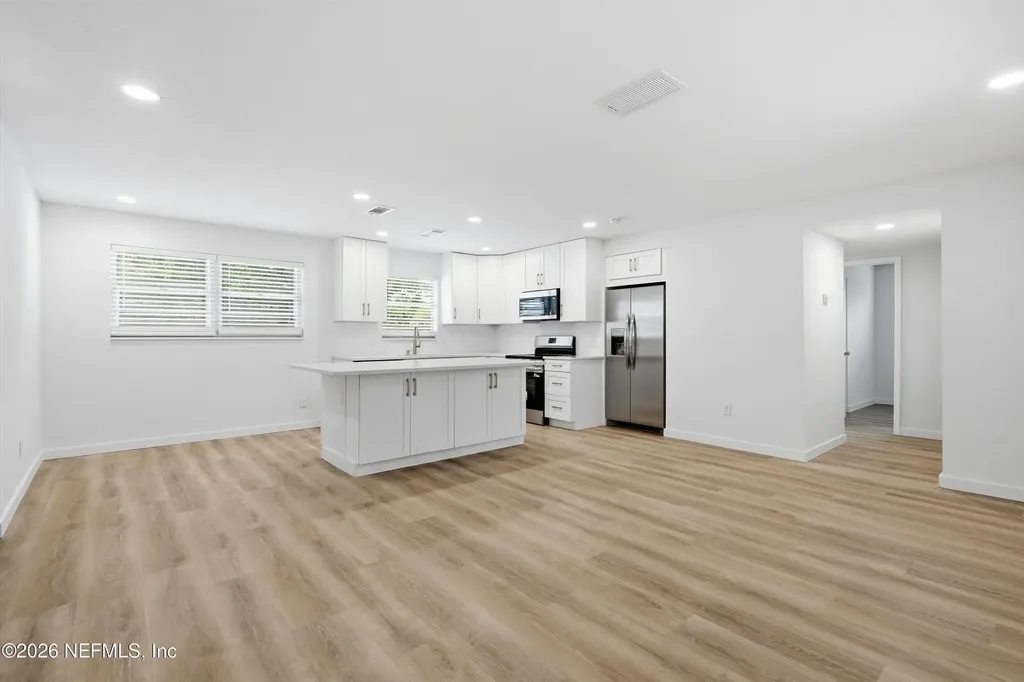 2234 La Valle Drive Jacksonville FL 32210
