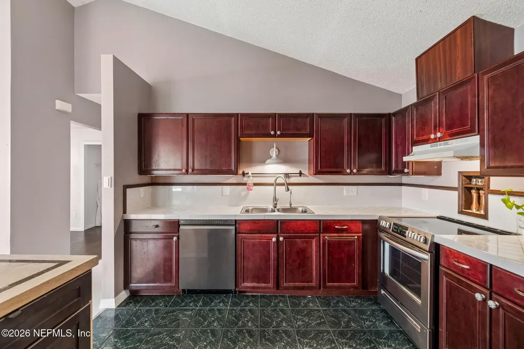 5065 Knightsbridge Circle N Jacksonville FL 32244