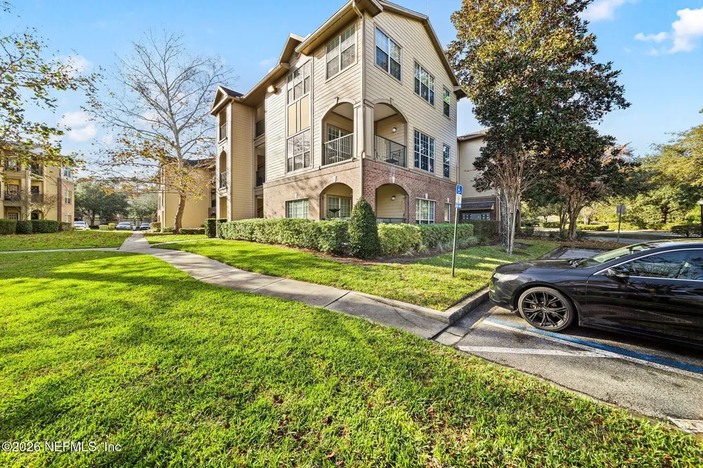 7800 Point Meadows Drive Jacksonville FL 32256
