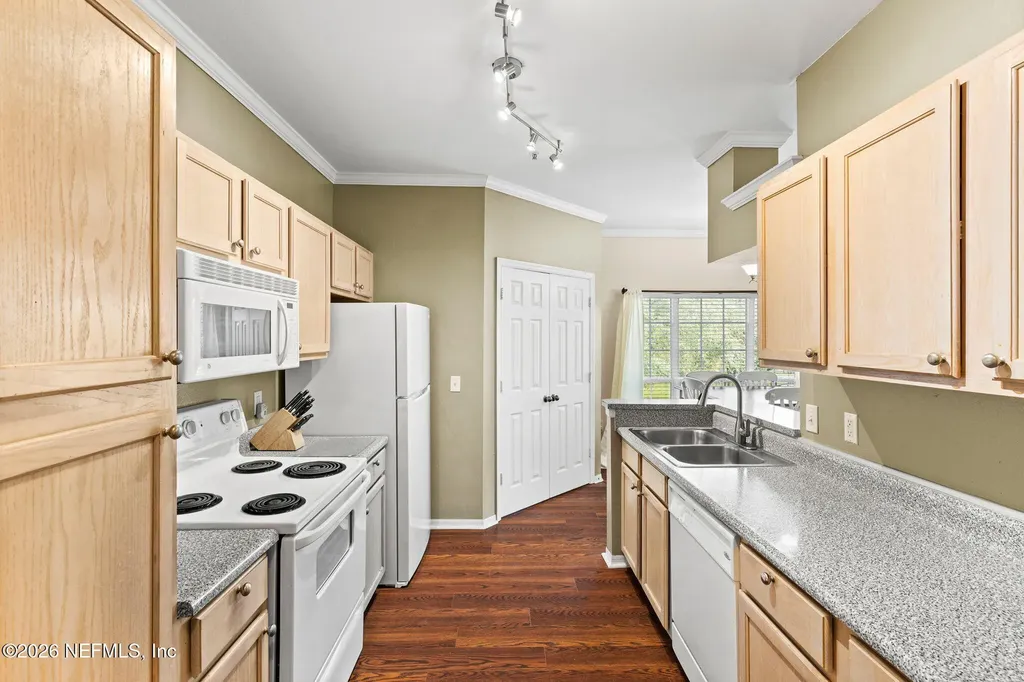 7800 Point Meadows Drive Jacksonville FL 32256