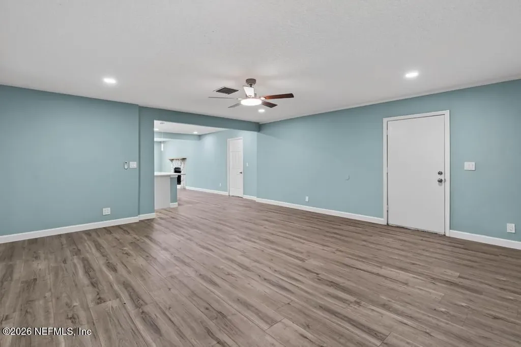 7427 John F Kennedy Drive W Jacksonville FL 32219