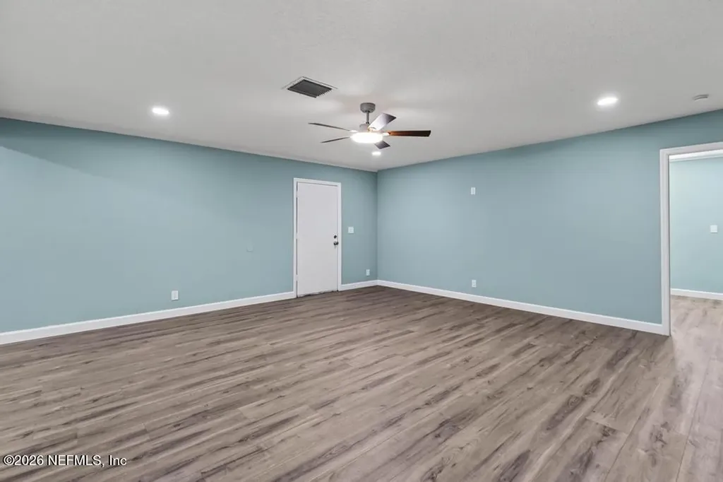 7427 John F Kennedy Drive W Jacksonville FL 32219