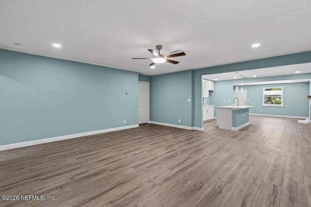 7427 John F Kennedy Drive W Jacksonville FL 32219