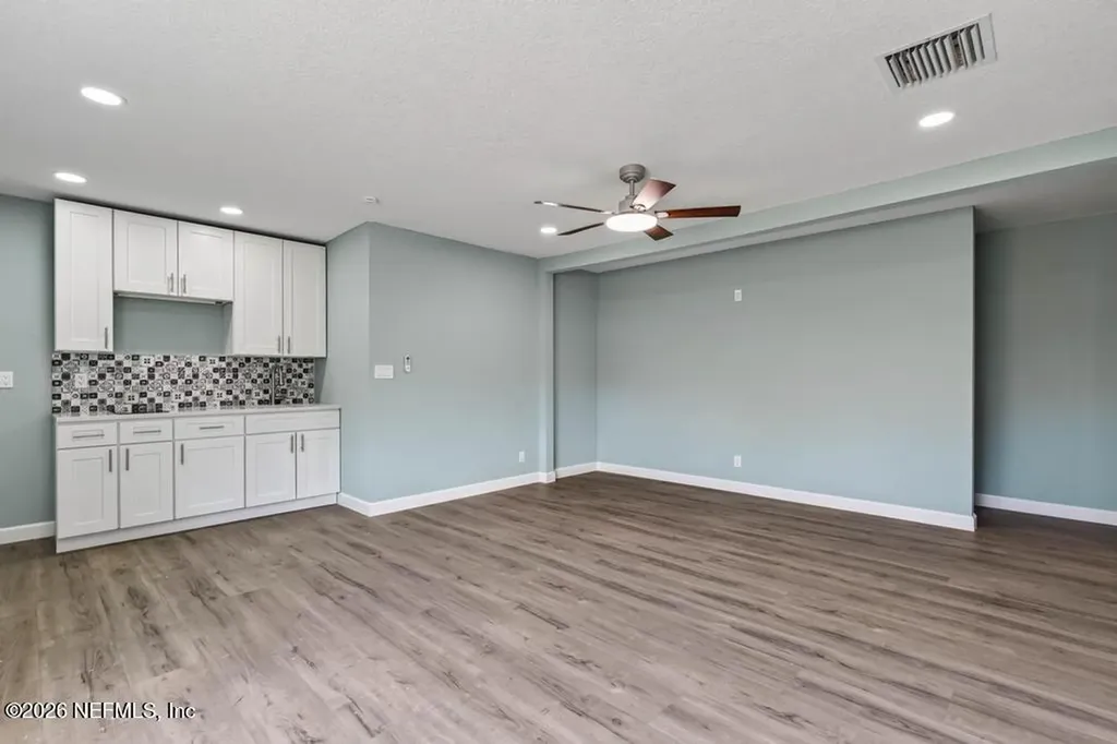 7427 John F Kennedy Drive W Jacksonville FL 32219
