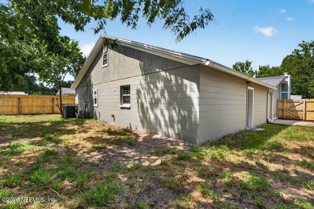 7427 John F Kennedy Drive W Jacksonville FL 32219
