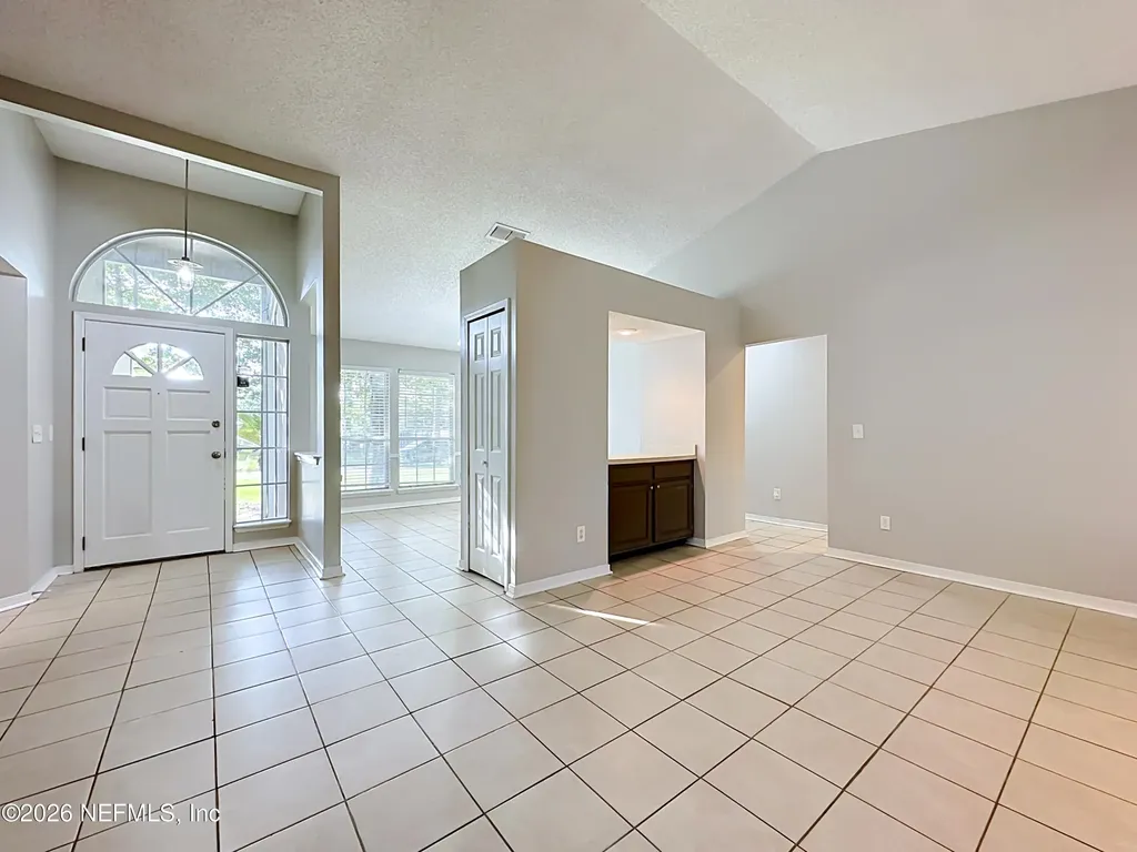 8174 Loch Lomond Lane Jacksonville FL 32244