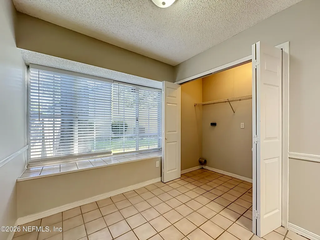 8174 Loch Lomond Lane Jacksonville FL 32244
