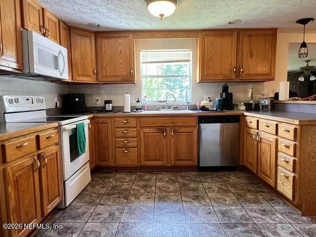 9559 SE State Road 100 Starke FL 32091