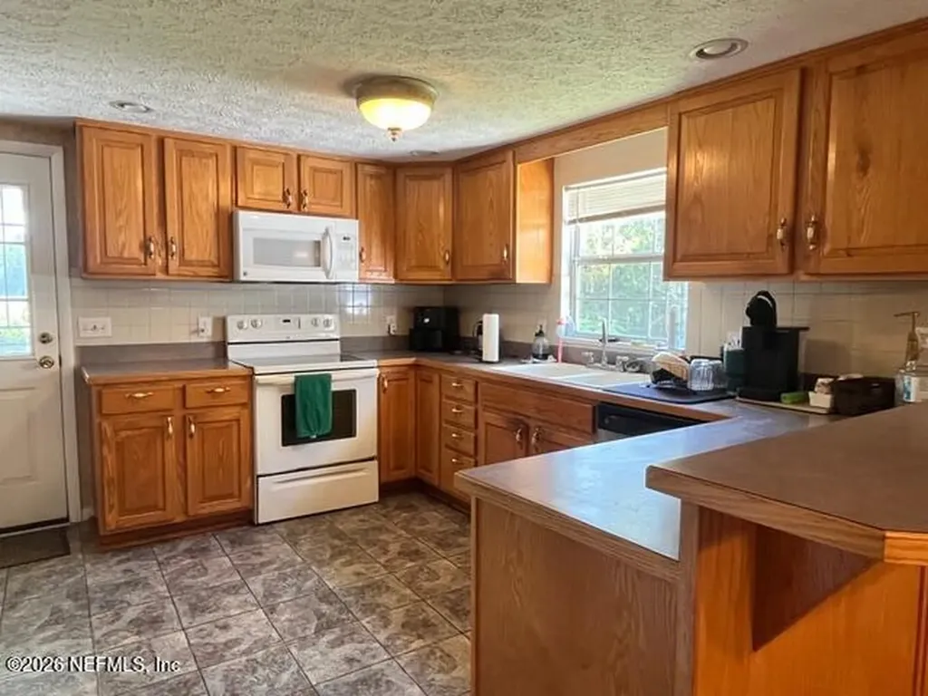 9559 SE State Road 100 Starke FL 32091