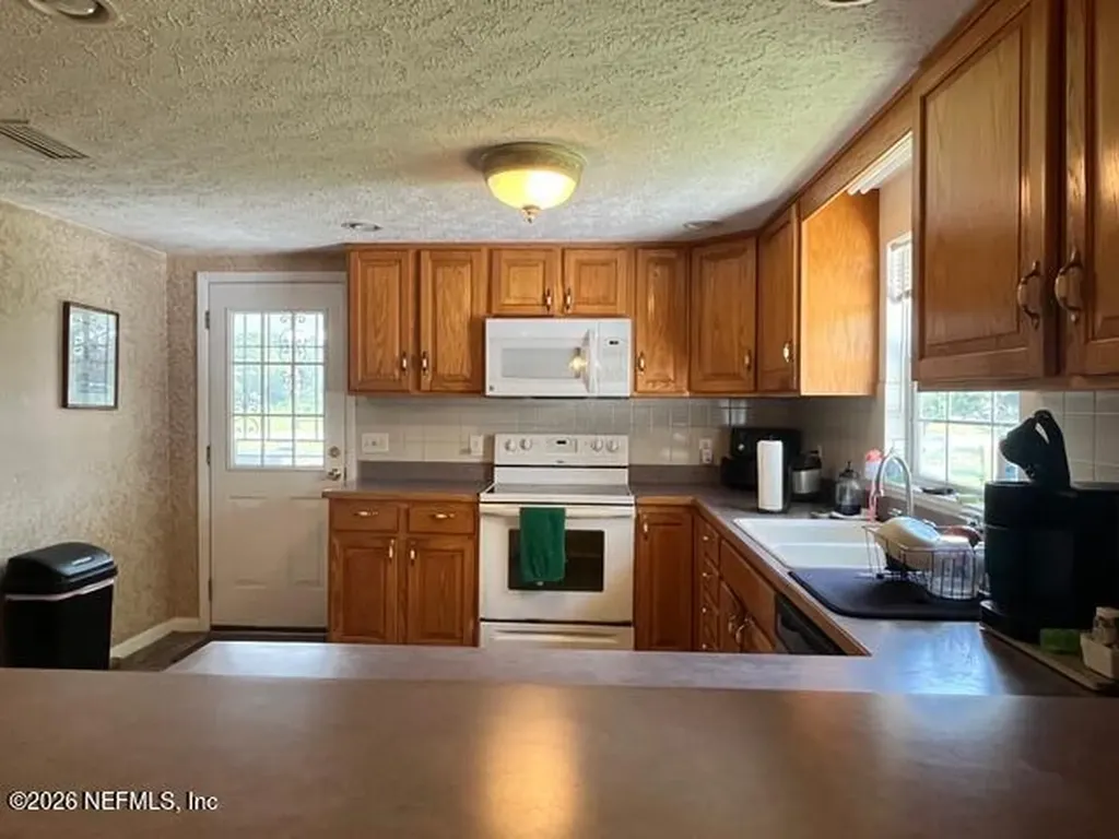 9559 SE State Road 100 Starke FL 32091