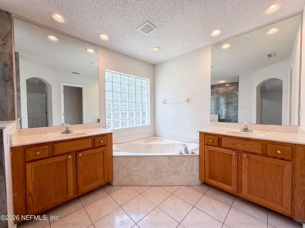 8436 Staplehurst Drive W Jacksonville FL 32244
